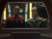 Dukat und Sisko sprechen mit Thomas Riker