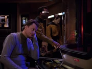 Q ist La Forge und Data keine große Hilfe.