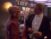 Odo lässt Quarks Schmuggel durch gehen