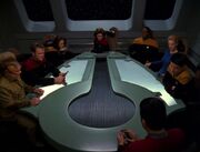 Die Offiziere der USS Voyager hören die Nachricht von Friendship One