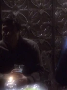 Nachtclubgast in T'Pols Erinnerung 2.jpg (56 KB) …und als Nachtclubbesucher.