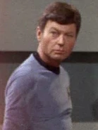 Leonard McCoy Spiegeluniversum.jpg (36 KB) … und als McCoy des Spiegeluniversums