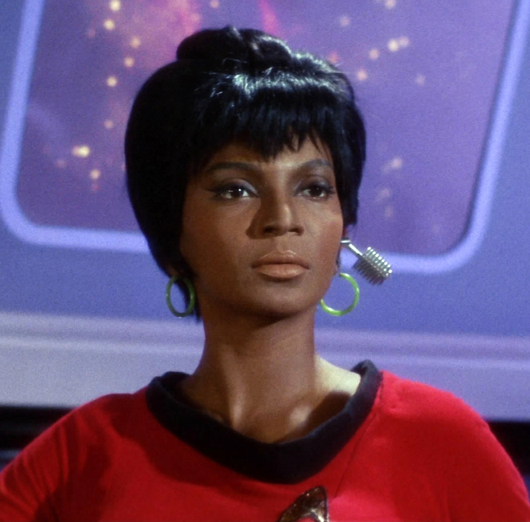 Zoe Saldana Pays Tribute to 'Star Trek' Star Nichelle Nichols