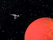 L' Enterprise en orbite deGamma Trianguli VI, avant