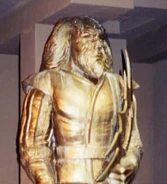 Klingon statue 1.jpg (59 KB) Klingon statue 1
