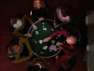 Senior staff poker game.jpg (710 kio) Picard et son équipage jouant au stud à cinq cartes