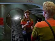 Janeway bedroht Pe'Nar Makull