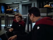 Janeway and Chakotay joking.jpg (110 kB) El "Año del Infierno" nunca ocurrió...