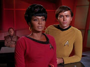 Uhura erkundigt sich nach den Tribbles