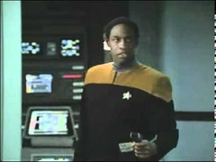 VOY_"Renaissance_Man"_-_"L'homme_de_la_renaissance"