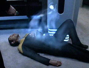 A Komar leaves Tuvok's body