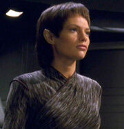 T'Pol - early pilot haircut