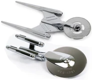 Ukonic Star Trek starship pizza cutters.jpg (710 KB) USS Discovery and USS Enterprise pizza cutters