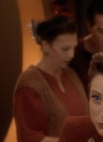 Bajoran preparing fabric