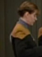 Besatzungsmitglied der USS Voyager am Replikator im Kasino 2372