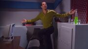 Archer präsentiert seine neue Uniform.