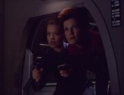 Janeway und Seven erwischen Braxton