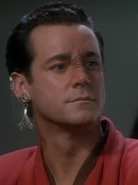 Robert Curtis-Brown als Vedek Sorad...