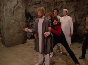 Riker rettet Riva, bevor auf ihn geschossen wird