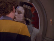 Gilora Rejal kisses Miles O'Brien