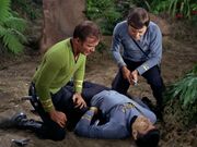 McCoy behandelt Spock