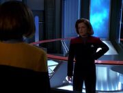 Janeway erkundigt sich wegen des Warpkerns