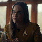 Melanie Scrofano est Marie Batel
