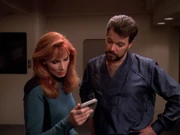 Crusher probt mit Riker