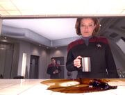 Janeway wird Zeugin einer Replikatorfehlfunktion