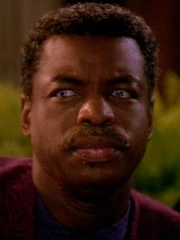 La Forge in einer von Q erschaffenen alternativen Zeitlinie.