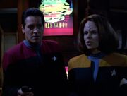 Chakotay und Torres befreien den Doktor