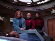 Crusher behandelt Mendoza.