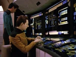 Data arbeitet an der Wissenschaftsstation 2 der USS Enterprise-D.