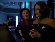 Janeway und Torres suchen einen Weg Chakotay und Seven zu retten