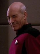 Picard zwinkert.jpg (62 KB) …Picard zwinkert seiner Nummer Eins freundlich zu…