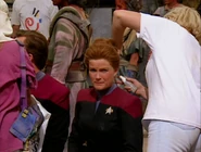 Kate Mulgrew, El Mirage Dry Lake Bed.jpg (107 KB) Kate Mulgrew getting her hair fixed