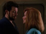 Odan im Körper von Riker flirtet mit Crusher