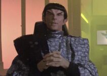 Commander Tebok, een Romulan (TNG: "The Neutral Zone")
