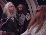 Gowron akzeptiert Kahless als Imperator