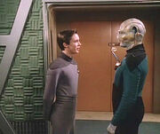 Přivítání Mendona na Enterprise