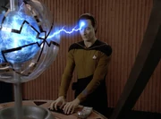 Data bekommt es mit der iconianischen Technologie zu tun