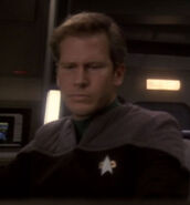 Human DS9 dual officer 3, Defiant helm