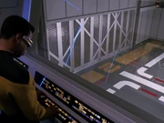 Geordi öffnet die Hangartür