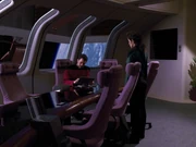 Riker überwacht die Reparatur der Enterprise