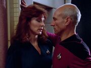 Crusher flirtet mit Picard