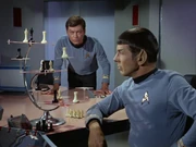 Spock spielt gegen den Computer, um Kirks Unschuld zu beweisen