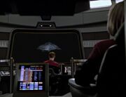 Die Voyager enttarnt ein Raumschiff der Ba'Neth