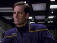 2151: Le capitaine Archer de l'Enterprise NX-01 portant l'or de la division de commandement.
