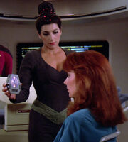 Deanna Troi hypnotizes Beverly Crusher