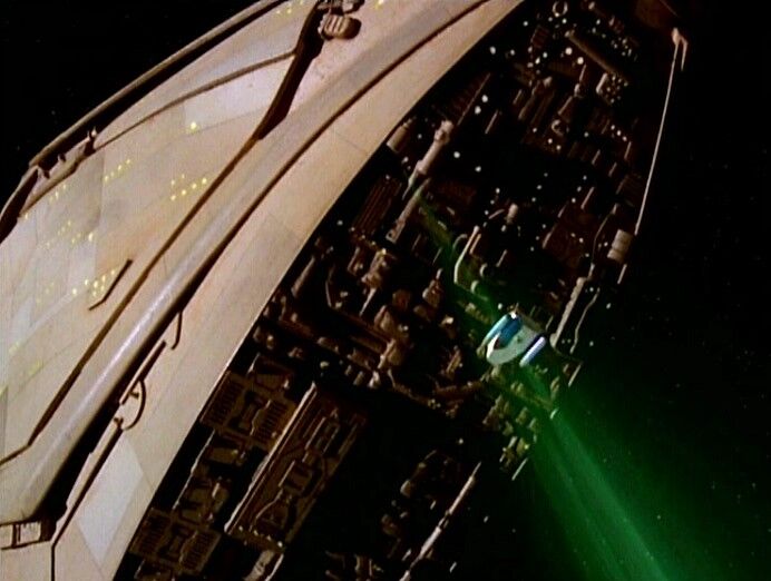 Razik's raider tractors Chakotay's shuttle